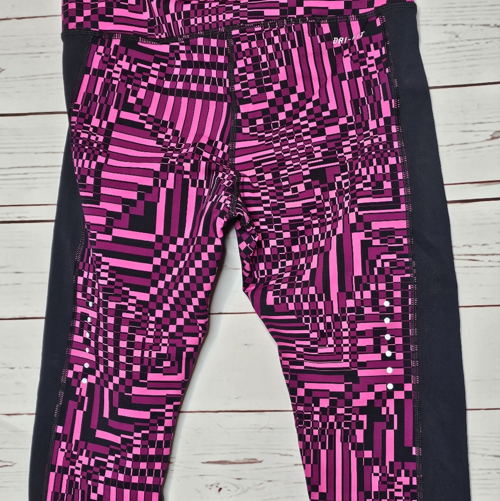 Nike Epic Lux Dri-Fit Tight Fit Capri Leggings - Picture 6 of 14